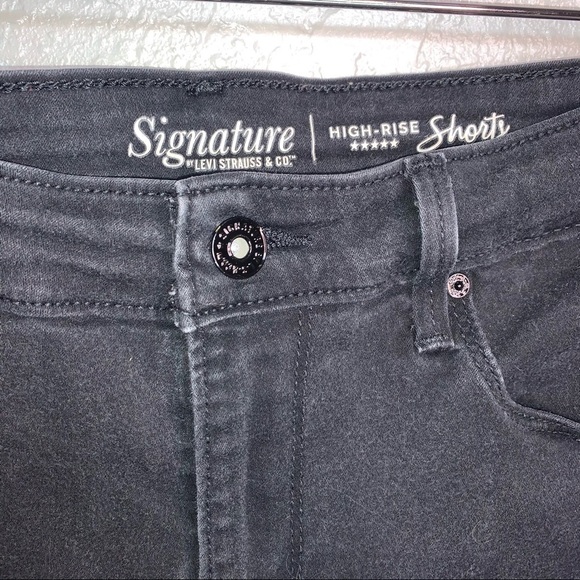 Levi’s High Rise Signature Black Shorts - Picture 3 of 9
